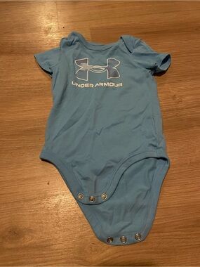 Underarmour | sz 9-12m bodysuit